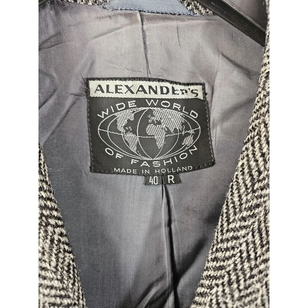 Vintage Alexanders Wide World of Fashion 40R Gray Harris Tweed Distressed Blazer